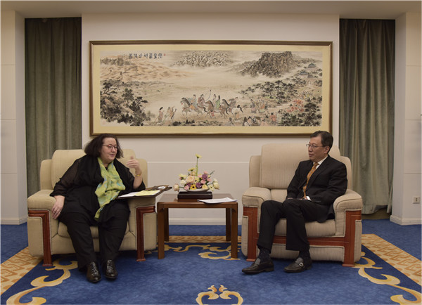 外交部美大司司长杨涛会见新西兰驻华大使傅恩莱(图1)