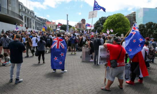 新西兰多地爆发示威游行，反对政府实施“封城”的疫情防控措施